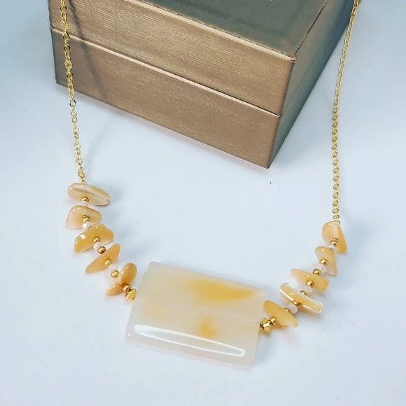 Mother of pearl, Agate necklace - Picture 3 of 4